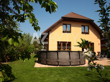 Prodej domu 5+1, 215 m2, s pozemkem 695 m2, ulice Nádražní, obec Hovorčovice, okres Praha - východ - Fotka 2